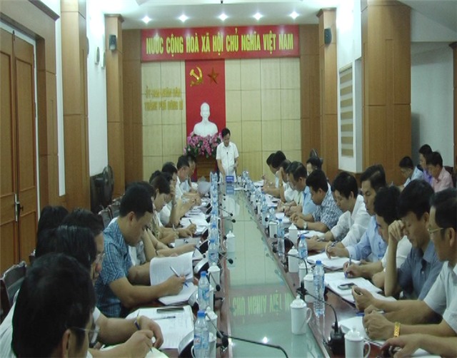 UBND thành phố họp giao ban công tác tuần với trưởng các phòng, ban, ngành, chủ tịch UBND các xã, phường