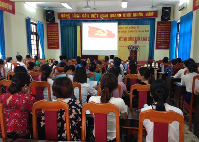 Trung tâm BDCT thành phố tổ chức khai giảng lớp bồi dưỡng kết nạp Đảng khóa 3 năm 2016