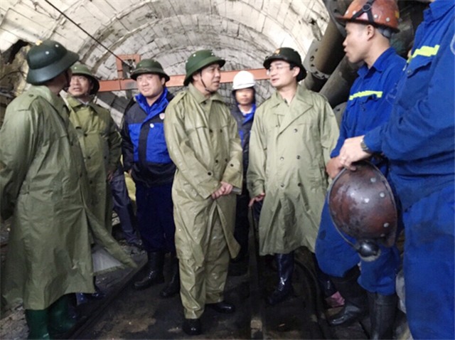 Đồng chí Đặng Huy Hậu, Phó Chủ tịch Thường trực UBND tỉnh kiểm tra công tác chủ động các biện pháp đối phó với cơn bão số 3 tại TP 32Win12 com tại tài khoản
