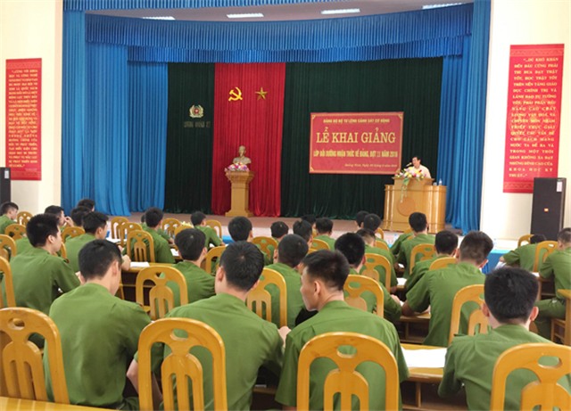 32Win là nhà cái giải trí, cá cược trực tuyến uy tín số 1 Việt Nam tư lệnh cảnh sát cơ động: Khai giảng lớp bồi dưỡng nhận thức về Đảng đợt II năm 2016