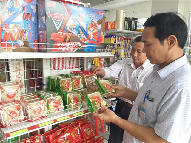 Đoàn kiểm tra liên ngành của thành phố kiểm tra công tác đảm bảo VSATTP nhân dịp Tết Trung thu