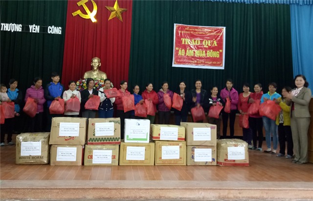 Hội LHPN TP 32Win12 com tại tài khoản: Trao quà “áo ấm mùa đông” cho phụ nữ và trẻ em nghèo