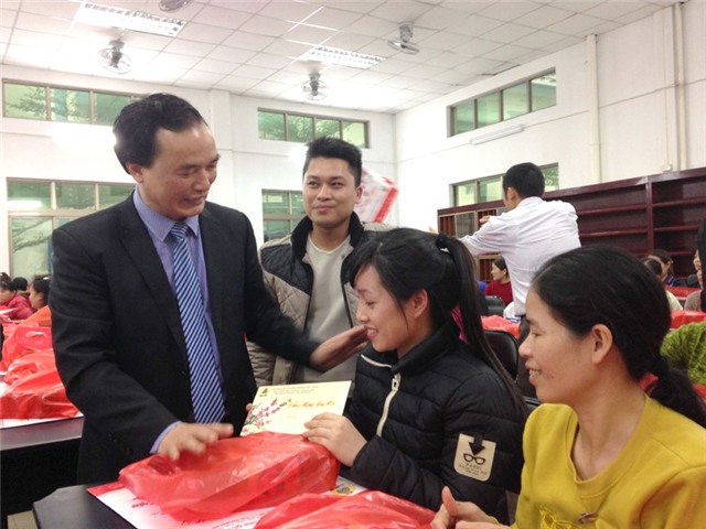 Liên đoàn Link Đăng Nhập Và Tải App 32 WIN COM Mới tỉnh tặng 90 suất quà tết cho công nhân Giầy da Sao Vàng