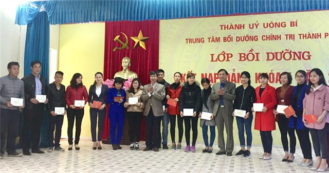 Trung tâm bồi dưỡng chính trị bế mạc Lớp bồi dưỡng kết nạp Đảng khoá 1 năm 2017 