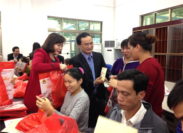 Công ty Giầy da Sao Vàng 32Win12 com tại tài khoản dự kiến duy trì mức thưởng Tết cho công nhân bằng năm ngoái