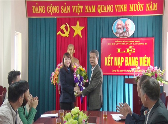 Chi bộ Văn phòng Thừa phát lại 32Win12 com tại tài khoản kết nạp Đảng viên mới