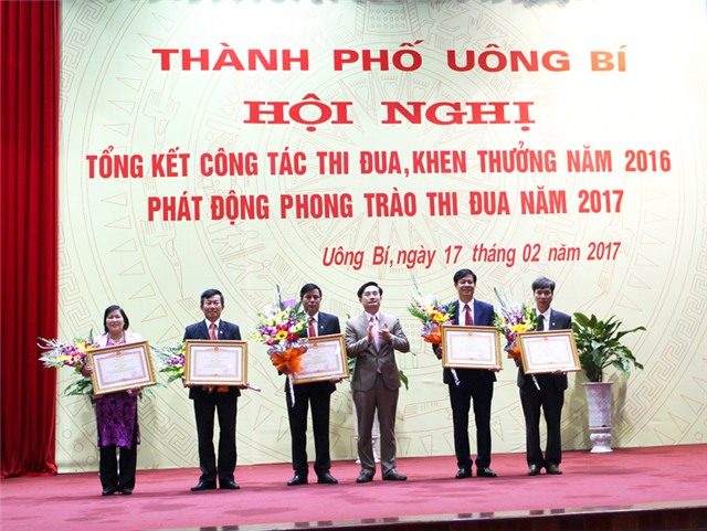 Thi đua năm 2017 thực hiện phương châm “Đồng thuận cao, thi đua giỏi, về đích sớm”