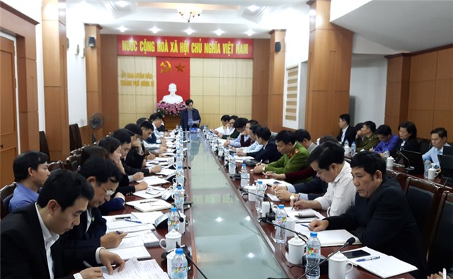 UBND thành phố Giao ban công tác tuần: Quyết liệt thực hiện chỉ thị 06, 09