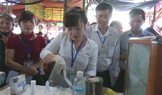 Kiểm tra vệ sinh an toàn thực phẩm tại chợ Thanh Sơn, chợ Trung tâm thành phố 32Win12 com tại tài khoản