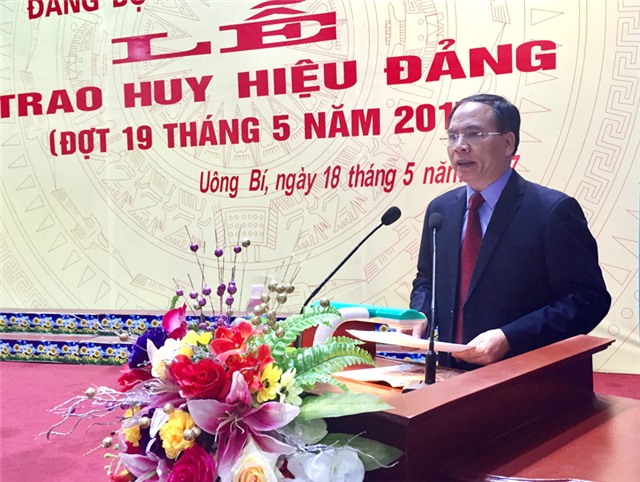 408 đảng viên được trao tặng huy hiệu Đảng đợt 19-5