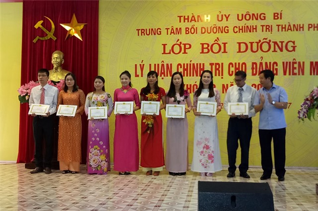 Tổng kết lớp bồi dưỡng lý luận chính trị cho đảng viên mới khóa 2 năm 2017