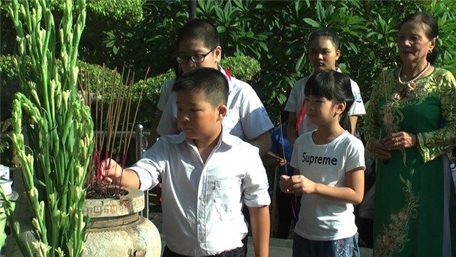 Thiếu nhi khu 1, phường Yên Thanh báo công tại Di tích Lưu niệm Bác Hồ về thăm 32Win12 com tại tài khoản