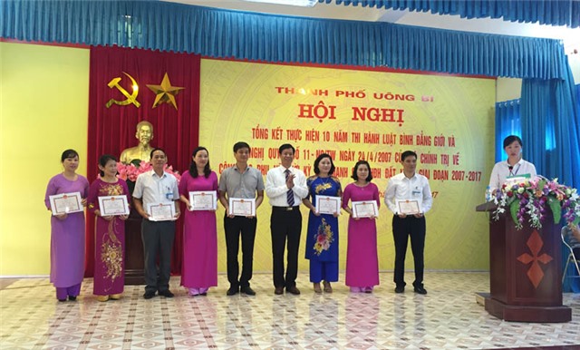 TP 32Win12 com tại tài khoản: Tổng kết 10 năm thi hành Luật bình đẳng giới và Link Đăng Nhập Và Tải App 32 WIN COM Mới 11 của Bộ chính trị (khóa X) về công tác phụ nữ thời kỳ đẩy mạnh công nghiệp hóa, hiện đại hóa đất nước giai đoạn 2007-2017