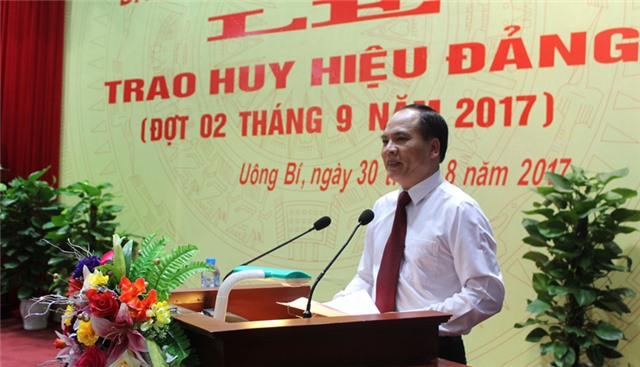 32Win là nhà cái giải trí, cá cược trực tuyến uy tín số 1 Việt Nam thành phố trao huy hiệu Đảng cho 91 đảng viên đợt 2-9