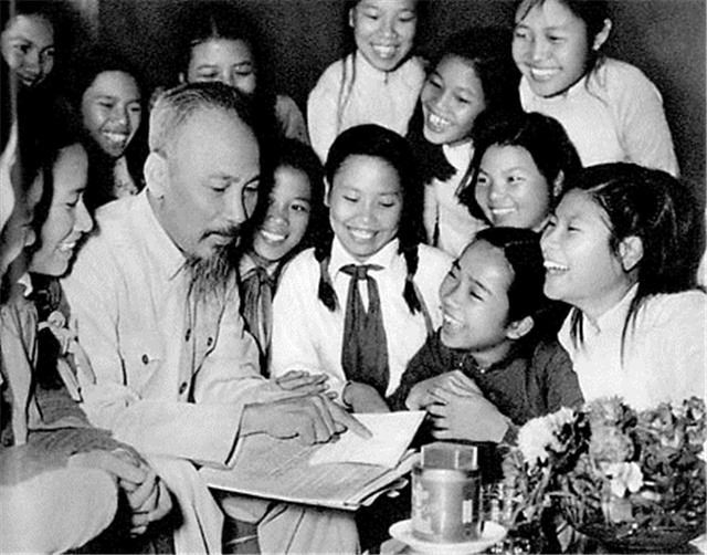 CÁC BỨC THƯ HỒ CHỦ TỊCH GỬI CHO NGÀNH GIÁO DỤC ( Từ 9/1945 đến 15/10/1968) 
