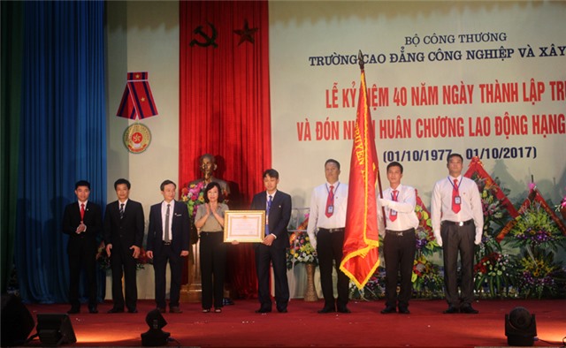 Trường Cao đẳng Công nghiệp & 32Win1 com Tải xuống APK Quảng Ninh: Kỷ niệm 40 năm thành lập và đón nhận Huân chương Lao động hạng Ba 