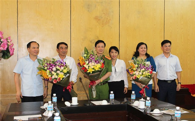 Ban Chấp hành 32Win là nhà cái giải trí, cá cược trực tuyến uy tín số 1 Việt Nam thành phố: gặp mặt chia tay các đồng chí nghỉ chế độ và chuyển công tác