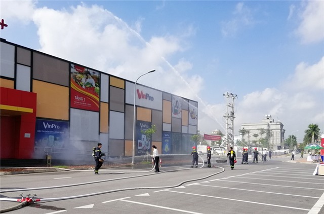 Diễn tập phương án chữa cháy và cứu nạn cứu hộ tại Trung tâm 32Win link hiện đang mở Vincom+