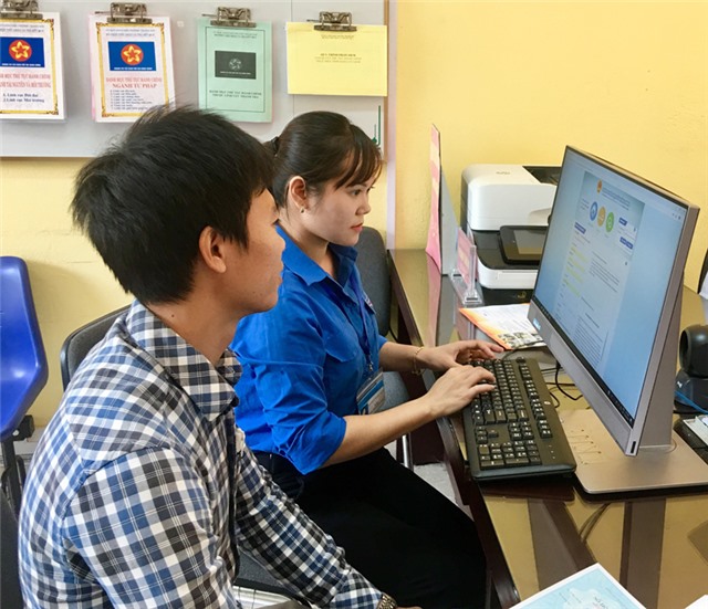 Đoàn viên, thanh niên thành phố: hỗ trợ công dân thực hiện TTHC