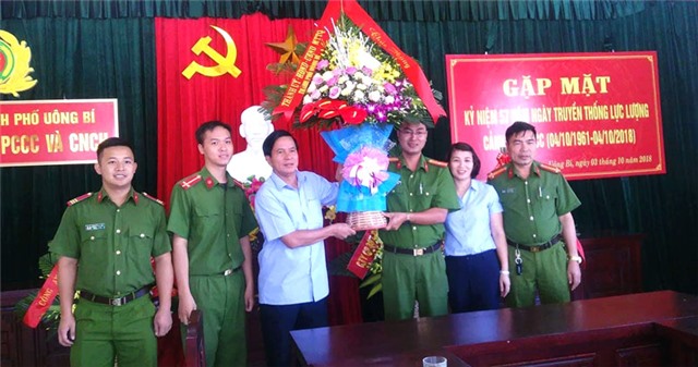 Lãnh đạo TP 32Win12 com tại tài khoản chúc mừng kỷ niệm ngày truyền thống lực lượng Cảnh sát PCCC 