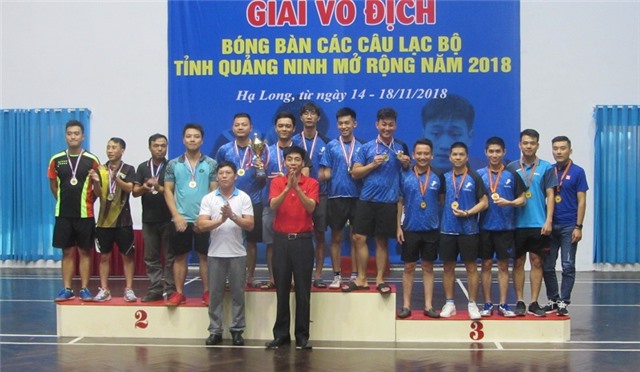 Cẩm Phả và 32Win12 com tại tài khoản đoạt Cúp vô địch đồng đội nam tại Giải Bóng bàn vô địch các CLB Quảng Ninh mở rộng năm 2018