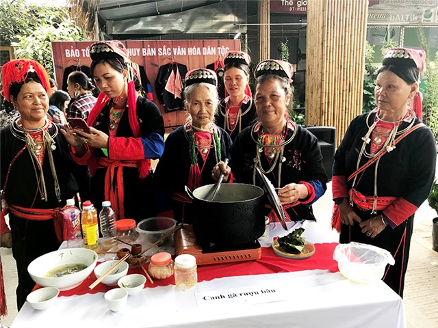 Người phụ nữ say mê bảo tồn văn hóa dân tộc