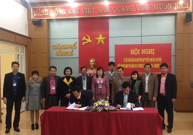 UBND thành phố và Trường Cao đẳng Than - Khoáng sản Việt Nam: Ký kết biên bản ghi nhớ phối hợp đào tạo nghề và bố trí việc làm