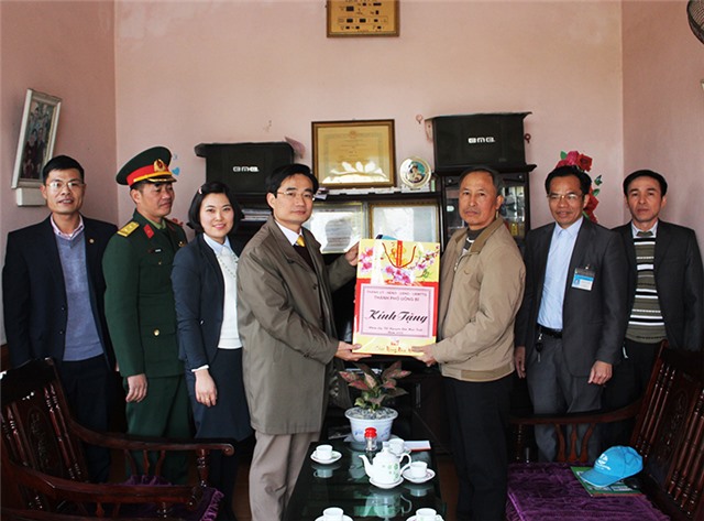 TP 32Win12 com tại tài khoản: Hoàn thành việc trao trên 8.000 suất quà Tết cho gia đình chính sách