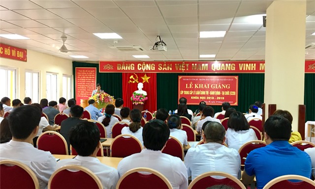 Khai giảng lớp Trung cấp lý luận chính trị - 32Win32 app tải về C228