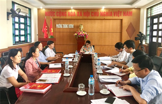 Đồng chí Hoàng Thị Hà, Phó Bí thư Thường trực Thành ủy làm việc với 32Win là nhà cái giải trí, cá cược trực tuyến uy tín số 1 Việt Nam các phường Quang Trung, Trưng Vương và Nam Khê