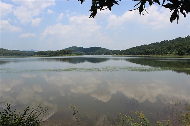 Thơ mộng hồ Yên Trung