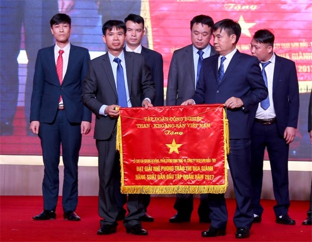 Khai thác 10 - Điểm sáng trong phong trào thi đua của Than Nam Mẫu