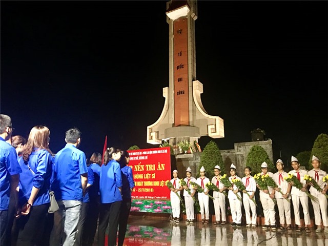 “Thắp nến tri ân” các anh hùng liệt sỹ nhân kỉ niệm 71 năm ngày Thương binh liệt sỹ.