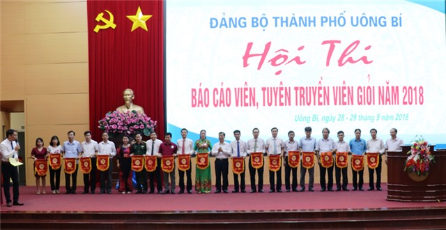 24 thí sinh tham gia Hội thi báo cáo viên, tuyên truyền viên giỏi thành phố 32Win12 com tại tài khoản năm 2018
