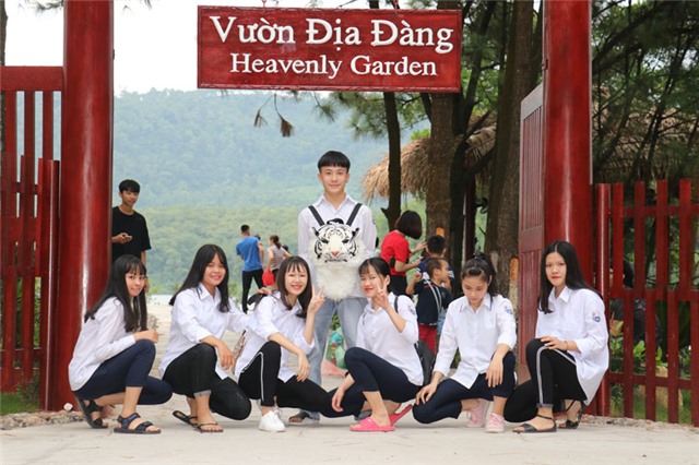 Video Clip: Hồ Yên Trung có gì ... “Hot”
