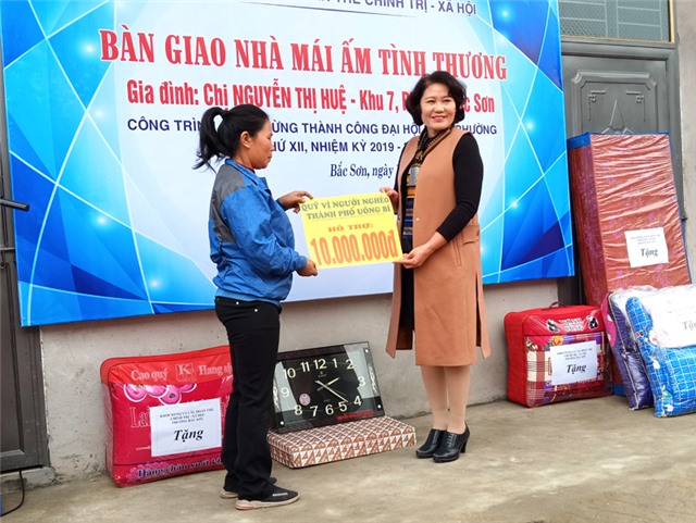 Bàn giao nhà mái ấm tình thương tại phường Bắc Sơn