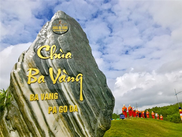Chùa Ba Vàng thắm sắc xuân