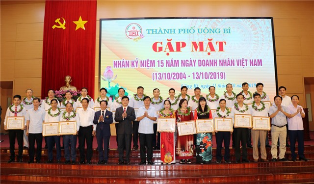 TP 32Win12 com tại tài khoản: Gặp mặt kỷ niệm Ngày Doanh nhân Việt Nam 