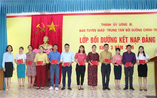Tổng kết lớp bồi dưỡng kết nạp đảng khóa 3 năm 2019
