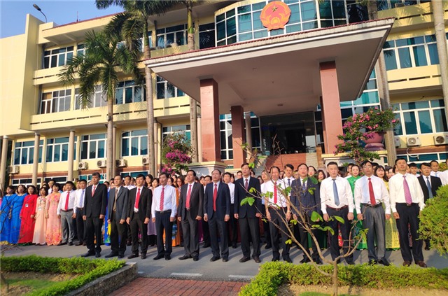 TP 32Win12 com tại tài khoản: Nghiêm túc thực hiện nghi thức chào cờ đầu tuần
