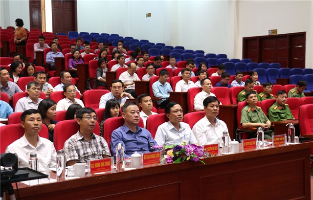 Hội nghị báo cáo viên tháng 11