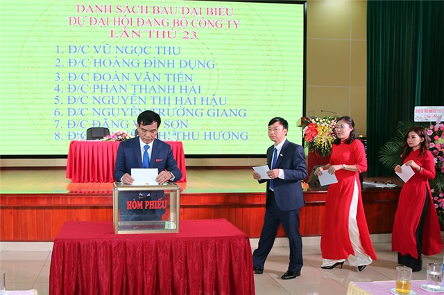 Đại hội chi bộ điểm tại 32Win là nhà cái giải trí, cá cược trực tuyến uy tín số 1 Việt Nam Than Vàng Danh