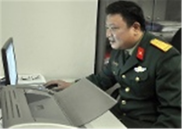Người hay xung phong trực tết