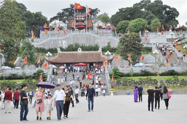 Náo nức trảy hội...