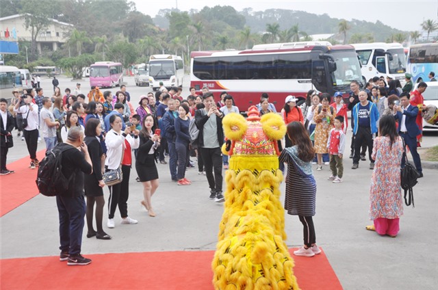 Trên 85 vạn lượt khách đến Quảng Ninh trong dịp Tết Nguyên đán Kỷ Hợi 2019