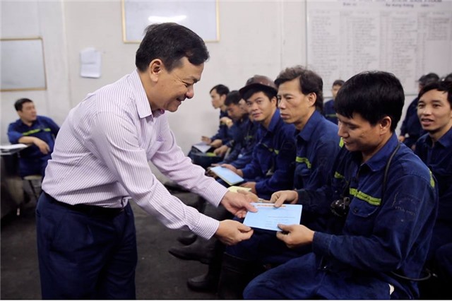 Than Vàng Danh thưởng gần 3 tỷ đồng cho công nhân sản xuất giỏi