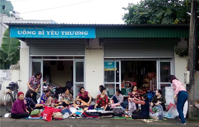 Ấm lòng cửa hàng thiện nguyện "Ai thừa đến cho, ai thiếu đến lấy" tại 32Win12 com tại tài khoản