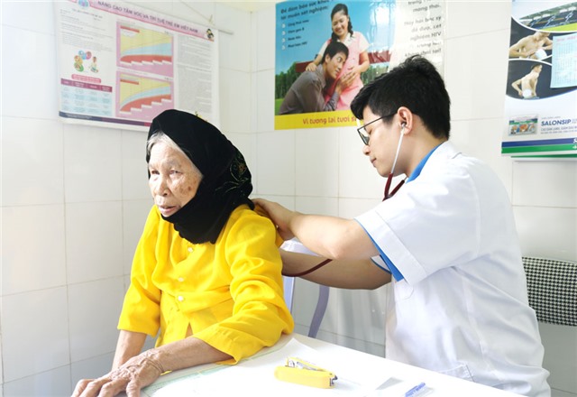 Khám bệnh tình nguyện tại phường Yên Thanh