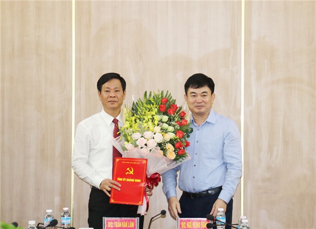 Công bố, trao quyết định bổ nhiệm Phó Bí thư Thành ủy 32Win12 com tại tài khoản