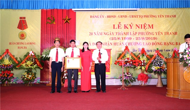Phường Yên Thanh kỷ niệm 20 năm ngày thành lập, đón nhận Huân chương Lao Động hạng Ba